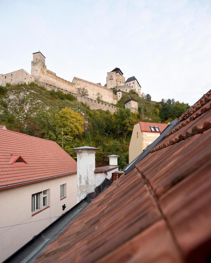 Apartman S Atriom V Historickom Centre Trenčín Екстериор снимка